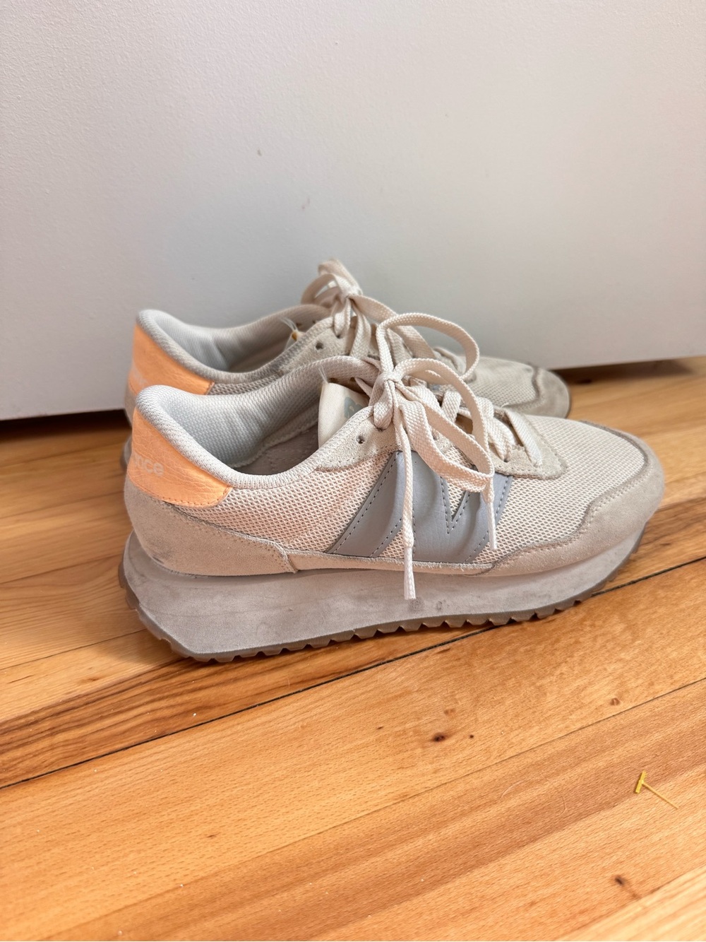 New Balance women’s 237 sneakers in Angora Light Mango - Picture 2 of 8
